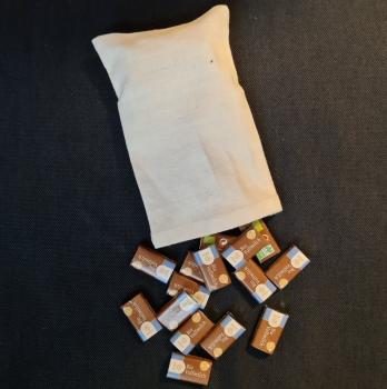 handgenähter Stoffbeutel mit 30 Stück Gepa - Fairtrade Schoki á 3 Gramm